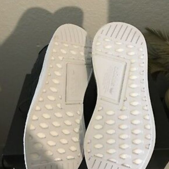 Adidas NMD R2 - Picture 3 of 4